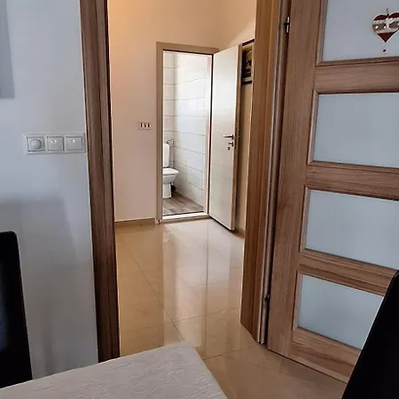 Nada, A6 , Glavica * Duće