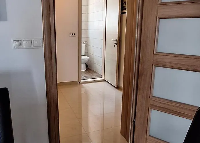 Nada, A6 , Glavica * Duće