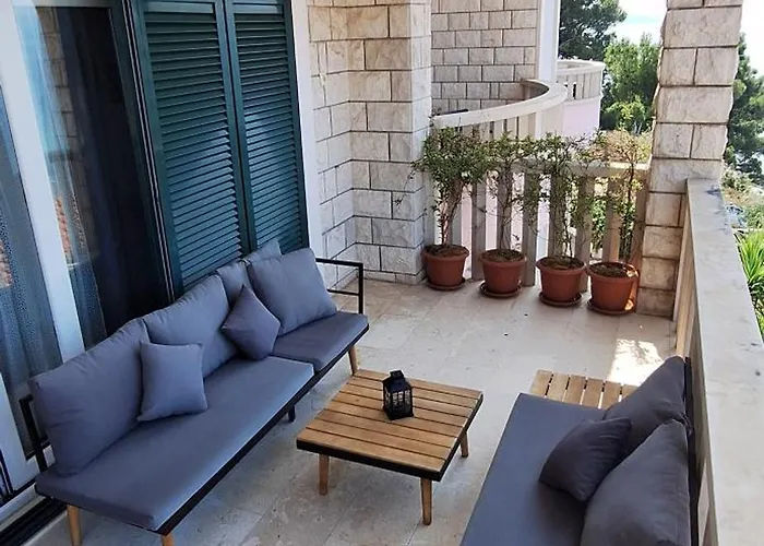 Nada, A6 , Glavica *