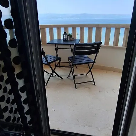 Nada, A6 , Glavica Apartment