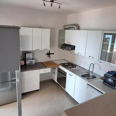 Nada, A6 , Glavica Apartment