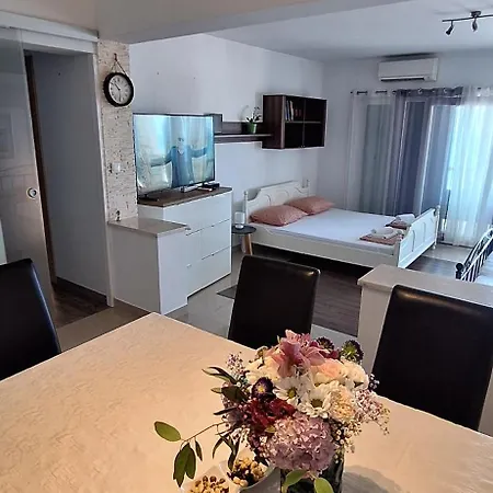 Nada, A6 , Glavica Apartment *