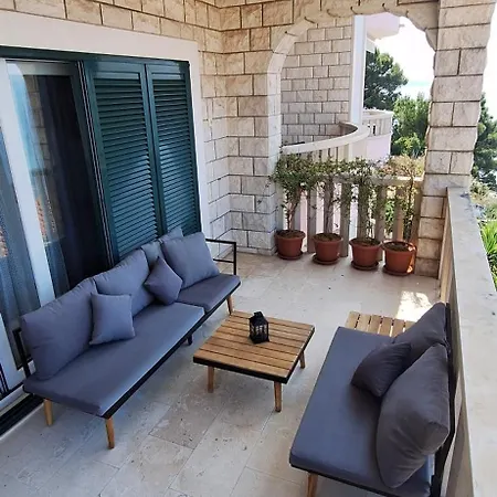 Nada, A6 , Glavica *