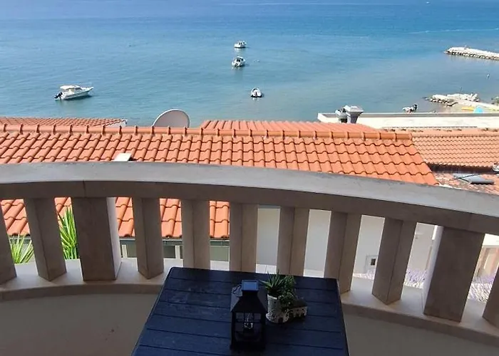 Nada, A6 , Glavica Apartamento Duće