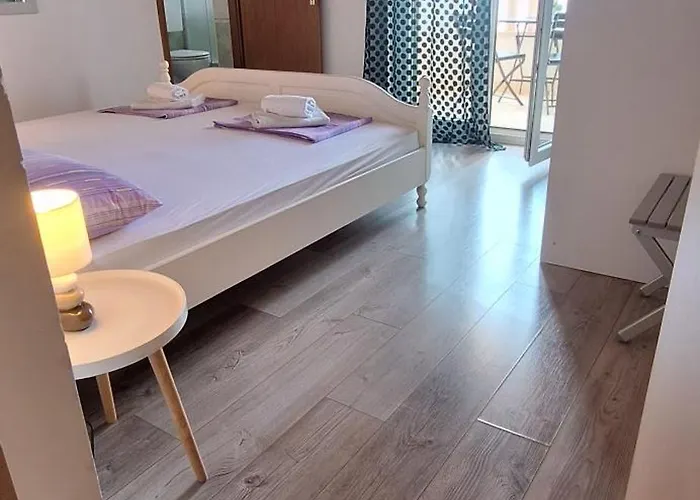 Nada, A6 , Glavica Apartamento